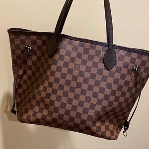 Beautiful Louis Vuitton Neverfull MM Damier! Comes with original box + papers!